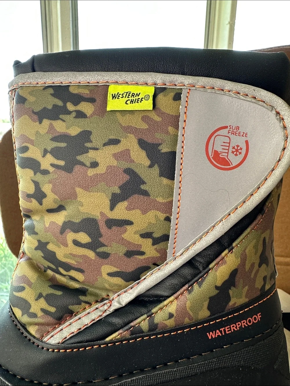 Western Chief Sub Zero Waterproof Snow Boot in Camo Kid Sz 2